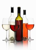 Weinstilleben mit Rot-, Weiß- und Rosewein