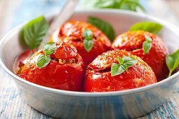 Tomaten mit Reisfüllung