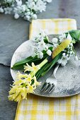 Place setting with hyacinth, white allium and name card