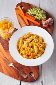 Rigatoni with vegetables, bacon and curry