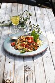 Spaghetti with mussels and tomatoes