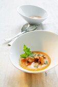Carrot soup with chanterelle mushrooms