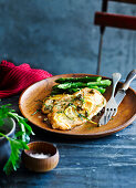 Hähnchen Piccatta mit grünem Spargelsalat