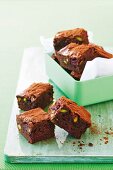 Brownies with pistachios and raspberries
