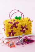 A child's birthday cake (a handbag with a flower design)