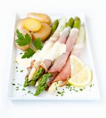 Asparagus wrapped in ham with Hollandaise sauce and potatoes