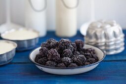 Frozen blackberries and semolina pudding