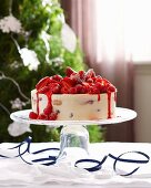 Mascarpone layer cake with berries