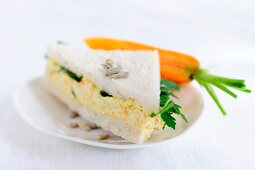 Sandwich triangle filled with tofu and carrot spread and parsley