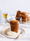 Rum Babas mit Orangensahne zu Weihnachten