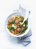 Quick vegetable soup with meatballs