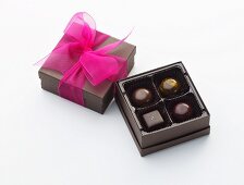 Schokoladenpralinen in einer Geschenkschachtel