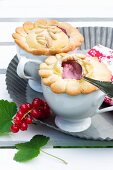 Individual pies with redcurrant pudding and pine nuts