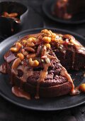 Caramel tart with nuts