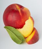 A nectarine and wedges of nectarine