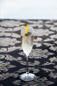 French 75 Cocktail made with gin, champagne and lemon juice