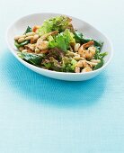 Salad with prawns and white beans