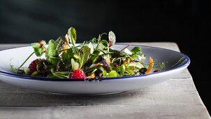 Baby leaf salad with raspberries