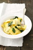 Ravioli with spinach and cheese