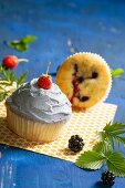 Beeren-Cupcakes mit und ohne Frosting