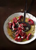 Rote Rüben-Gnocchi mit Mohnbutter und Parmesan