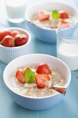 Porridge with strawberries and flaked almonds