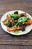 Spinach salad with bacon and blackberries