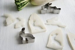 Rabbit-shaped radishes and cutters