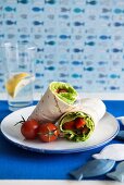 Wraps with fish and tomatoes