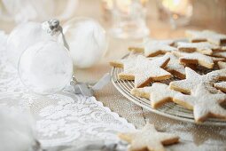 Vanillesterne auf Kuchengitter (weihnachtlich)