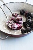 Blackberries and blackberries with yoghurt in a baking tin