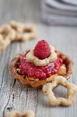 Raspberry and almond tartlets with shortbread crust