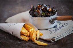 Steamed mussels and chips
