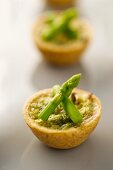Pilz-Tartelett mit grünem Spargel