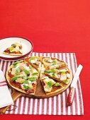 Pizza with garlic dip