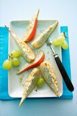 Pears filled with Roquefort