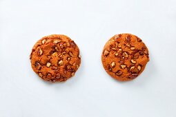 Two cookies with caramelised peanuts