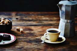 Espresso, biscuits and sugar cubes