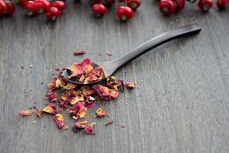 A spoonful of rosehip tea leaves