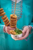 Fried lentil rings with mint chutney