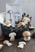 Button mushrooms, shiitake mushrooms and a drawing in a basket