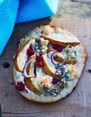 A winter pizza with pears, blue cheese and red onions