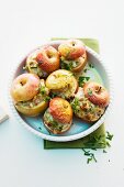 Spicy baked apples with ham and gorgonzola