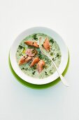 Wintersuppe mit Grünkohl und Mettwurst