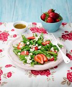Rocket salad with strawberries and ricotta