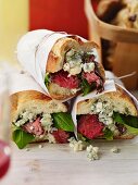 Steak sandwiches with blue cheese and spinach
