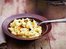 Jerusalem artichoke puree with sesame seeds