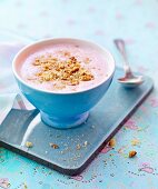 Berry yoghurt soup with cookie crumbs