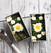 Baked eggs in a bed of spinach (low carb)