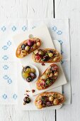 Crostini with almond mousse and grapes